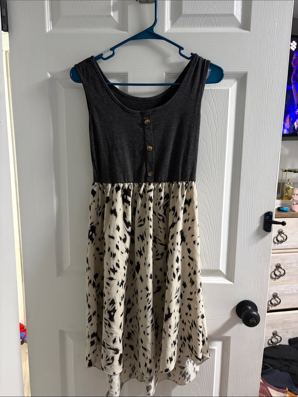 No size or brand on the dress— SHEIN Black Bodice Cream Spotted Midi Dress